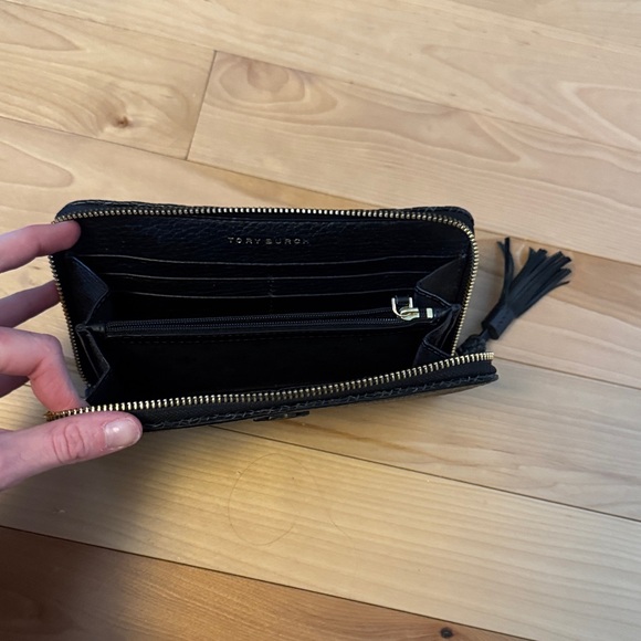 Tory Burch Black Pebbled Leather Zip Wallet with Tassel - Picture 2 of 3